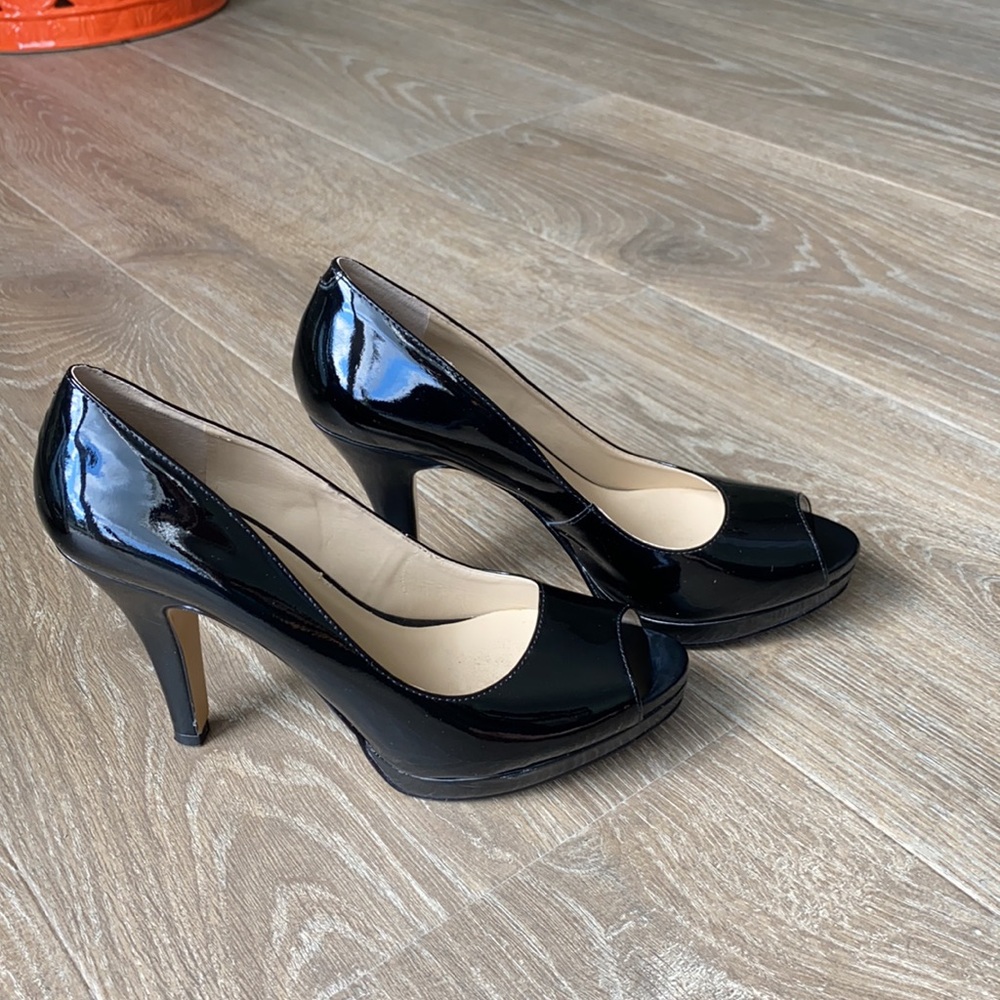 Nine West peep toe black pumps size 7